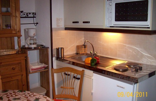 Laveissiere Apartment | BEL APPARTEMENT T2 balcony view Cantal lead. IDEAL 4 Pers.