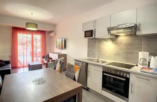 Lamalou-les-Bains Apartment | Bel F2 climatisé, terrasse, parking, à 50m des Thermes de Lamalou-les-Bains, animaux acceptés - FR-1-451-193