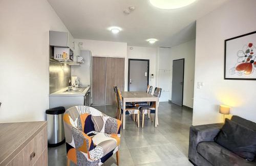 Lamalou-les-Bains Apartment | Bel F2 climatisé, terrasse, parking, à 50m des Thermes de Lamalou-les-Bains, animaux acceptés - FR-1-451-193