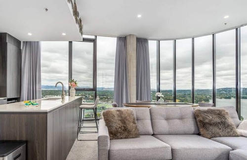 Belconnen Apartment | Belc6 · Best views, Spacious 3br Penthouse, High floor