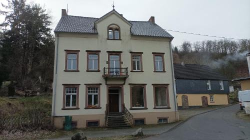 Obere Kyll Apartment | Beletage Alte Villa Jünkerath
