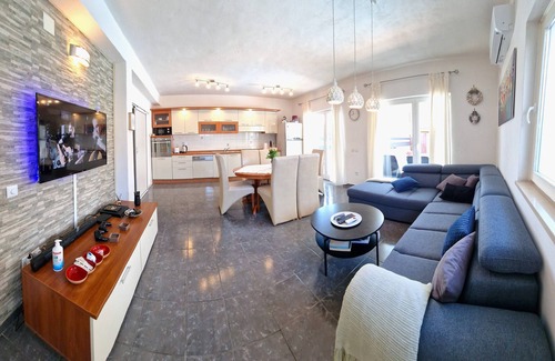 Kastel Kambelovac House | Bella Ciao holiday house with pool