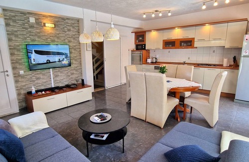 Kastel Kambelovac House | Bella Ciao holiday house with pool