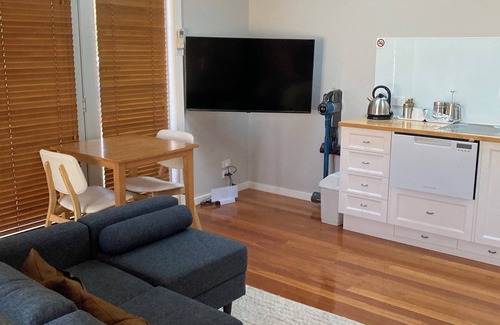 Woodend Apartment | Bella Loft: A studio apartment in the heart of Woodend