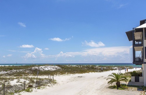 Grayton Beach House | Bella Luna - New 2-Story Grayton Beach Carriage House, Walk to Beach + Red Bar!