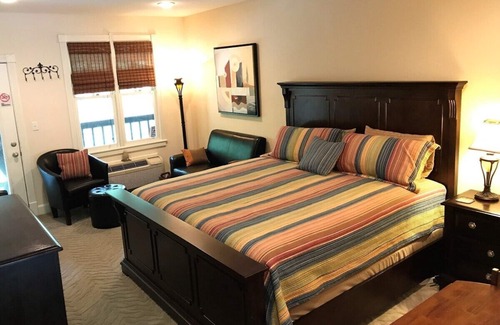 Eureka Springs Historic District Apartment | Bella Paradiso 10 - King Studio with Kitchenette, Walk to Downtown, Free Parkin