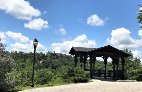 Eureka Springs Historic District Apartment | Bella Paradiso 9, King Bed, Walk to Downtown, Free Parking, Wifi, Front Balcony
