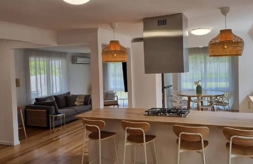 Drysdale House | Bellarine family stays - 1.5km from beach and shops