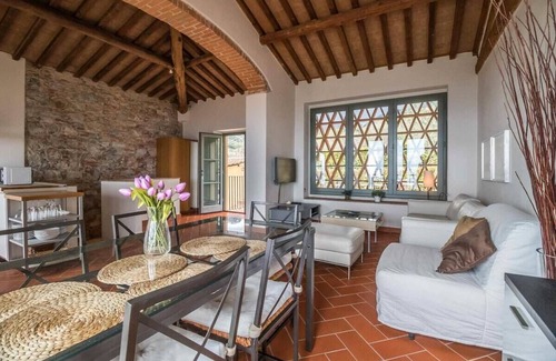 Matraia Apartment | Bellavista, modern apartment. Pool, WiFi, Lucca