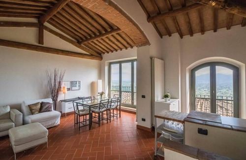 Matraia Apartment | Bellavista, modern apartment. Pool, WiFi, Lucca