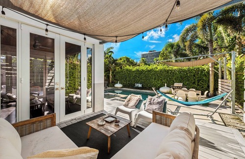 Bayside Historic District House | Belle Bungalow: A Cozy Retreat with Vintage Charm in gated community and pool