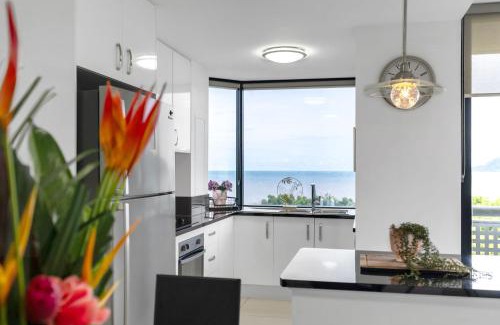 Cairns North Apartment | Belle Escapes 73 Rydges Plaza Esplanade with Ocean & City Views