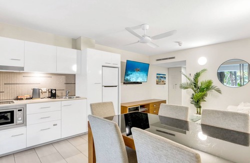 Palm Cove Apartment | Belle Escapes Drift Beachfront Resort Suite 3207