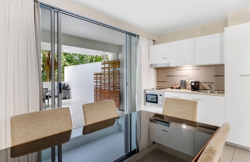 Palm Cove Apartment | Belle Escapes Drift Beachfront Resort Suite 3207