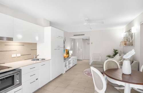 Palm Cove Apartment | Belle Escapes Drift Beachfront Resort Suite 2202