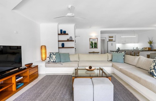 Palm Cove Apartment | Belle Escapes Luxury Pool View Suite 42 Alamanda