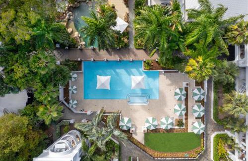 Palm Cove Apartment | Belle Escapes Luxury Poolview Suite 42 Alamanda Resort Palm Cove