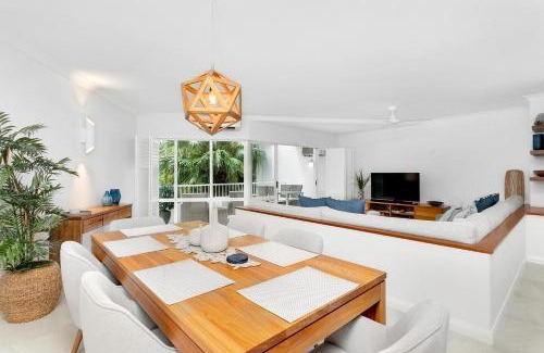 Palm Cove Apartment | Belle Escapes Luxury Poolview Suite 42 Alamanda Resort Palm Cove