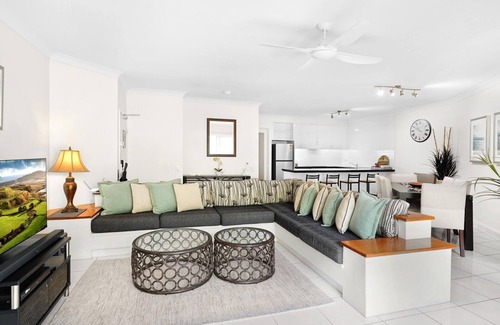 Palm Cove Apartment | Belle Escapes Poolside Luxury Suite 52 Alamanda Resort Palm Cove