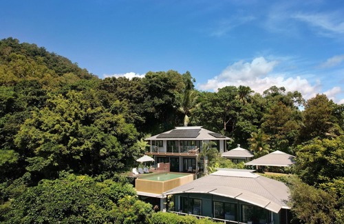 Trinity Beach House | Belle Escapes Trinity Blue Oceanview Home