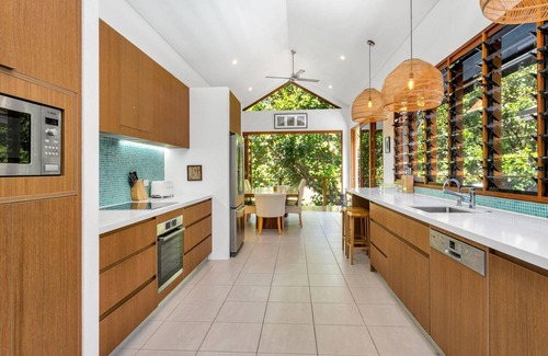Palm Cove Villa | Belle Escpaes Reef Villa Palm Cove