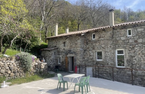 Pereyres House | Belle Maison en Pierre au Calme