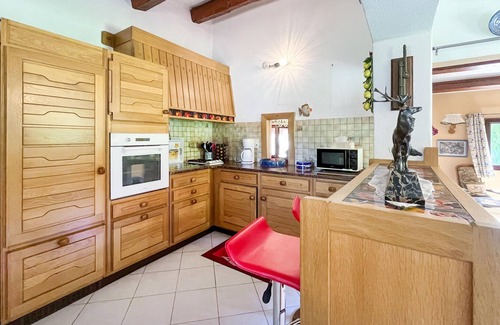 Cabrieres-dʼAigues House | Belle maison accès étang