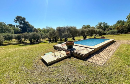 Cabrieres-dʼAigues House | Belle maison accès étang