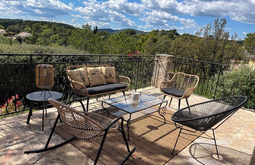 Tourtour Villa | Belle Maison Provençale Située Dans un Écrin de Verdure Avec vue Panoramique