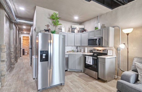 Baird Apartment | Belle Plain Inn Rustic Refuge