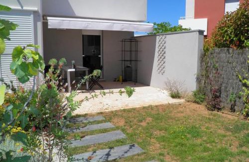 Sete Villa | Belle villa moderne avec piscine, 800m plage, parking privé et clim, idéale pour familles à Sète - FR-1-338-31