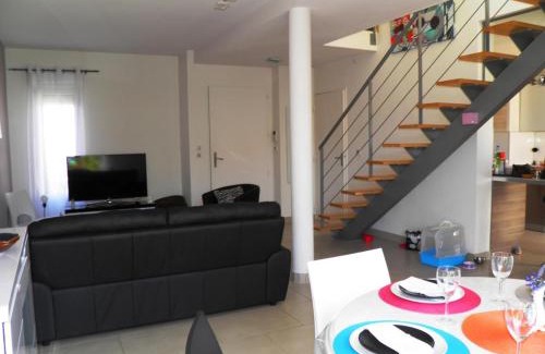 Sete Villa | Belle villa moderne avec piscine, 800m plage, parking privé et clim, idéale pour familles à Sète - FR-1-338-31