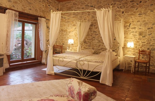 Bize-Minervois House | BelleBize - Romantic French Stone House; RIVER BATHING
