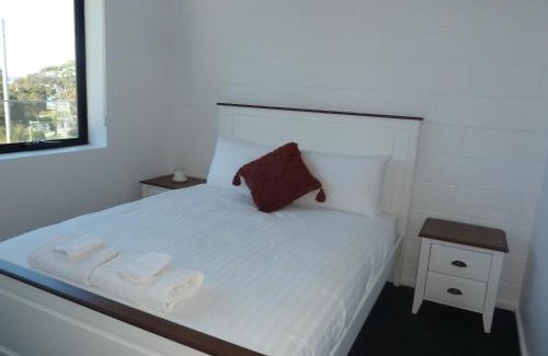 Bridport Apartment | Bellevue on Bentley - Unit 2