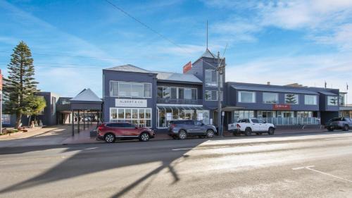 Lakes Entrance Hotel | Bellevue On The Lakes