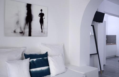 Kamari Hotel | Bellonias Villas