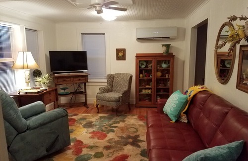 Llano Bed & Breakfast | Below Apartment At Flossie's Corner