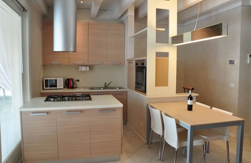 Desenzano del Garda Apartment | Belvedere Home a stone's throw from the center of desenzano