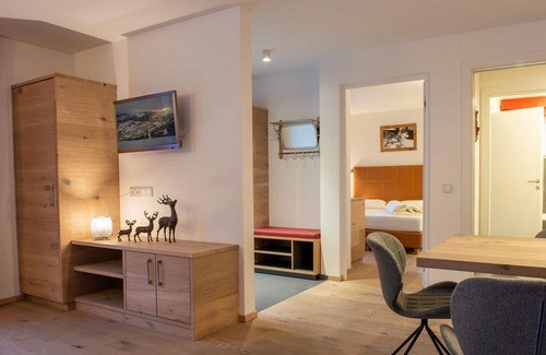 Mareo Apartment | Belvilla by OYO Cortina- Lux Alpine