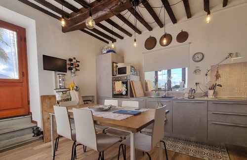 Barga House | Belvilla by OYO Bugliano Home