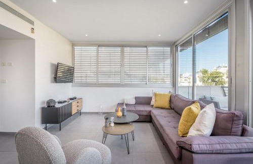 Tel Aviv Apartment | Ben Gurion - Superb penthouse close to the beach