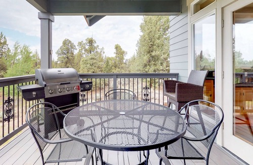 Bend House | Bend Mountain View Retreat with Private Hot Tub - Spacious with Amazing Views!