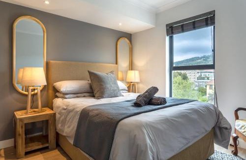 Observatory Apartment | BERGSIG Spacious Deluxe Corner Unit
