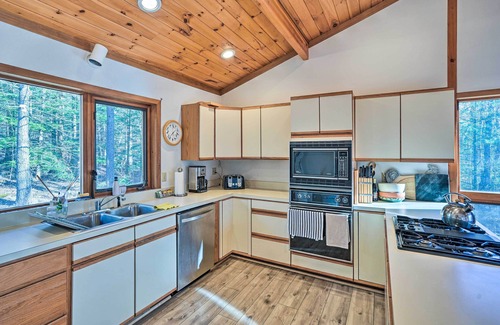 Otis Cabin | Berkshires Cabin 2 Mi to Appalachian Trail!