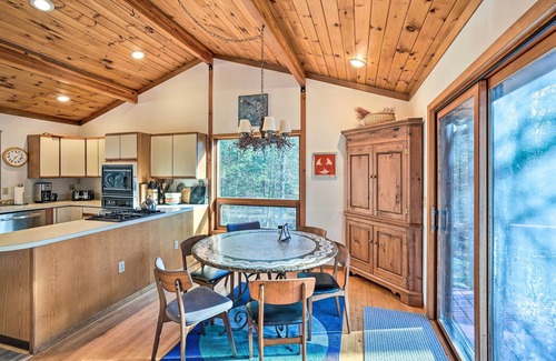 Otis Cabin | Berkshires Cabin 2 Mi to Appalachian Trail!
