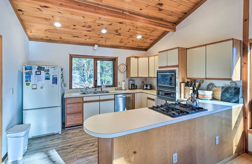 Otis Cabin | Berkshires Cabin 2 Mi to Appalachian Trail!