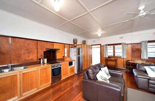 Bermagui Apartment | Bermagui Bay Beach House. Perfect for Large groups