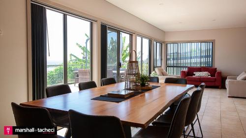 Bermagui House | Bermagui jewel holiday house 5 Bedroom Uninterrupted views central location Bermagui Linen & Wifi Provided