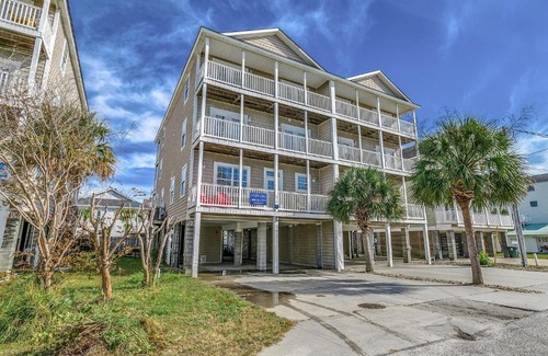 Cherry Grove Beach House | Bermuda Breeze by Coastline Resorts