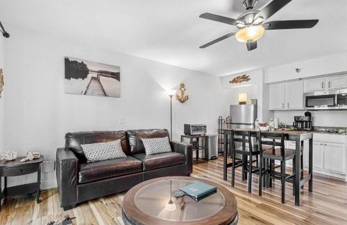 Dunedin Apartment | Beso del Sol Resort in Dunedin - Perfect Location & Relaxation!
